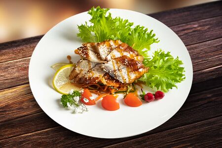 Салат с угрем