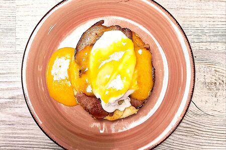 Яйца Бенедикт 