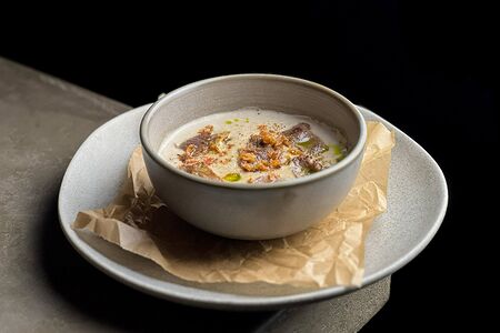 Крем-суп из лесных грибов, утки и пудры из белых грибов