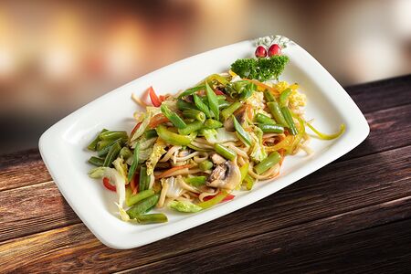 Яки-удон лапша с овощами