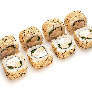 Ролл с курицей в кунжуте