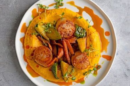 Гребешок с бататом и огурцами кимчи