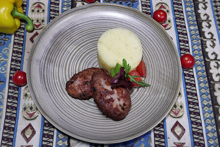 Котлеты из телятины с пюре