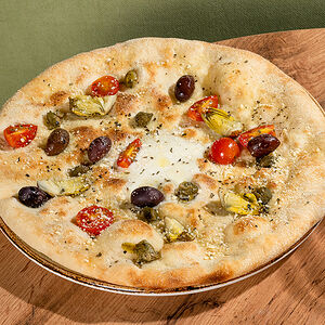 Фокачча с артишоками, лечино и каперсами