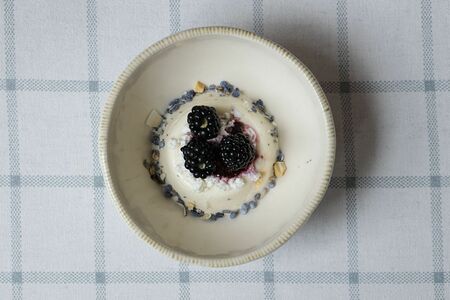 Йогуртовая панна-кота, ежевика