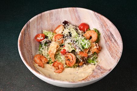 Салат Цезарь с креветками