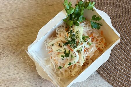 Салат из квашеной капусты 