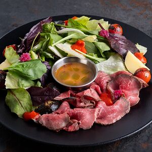Салат с Ростбифом из мраморной говядины