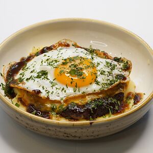 Бифштекс на подушке из нежного картофельного пюре