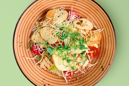 Салат Цезарь с курицей