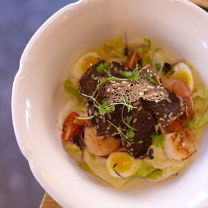 Цезарь с тигровыми креветками от шефа