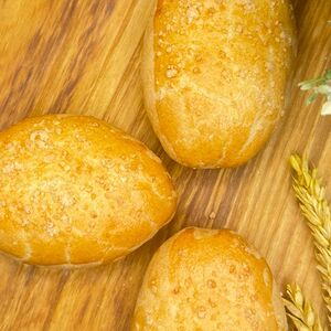 Сдобный пирожок с яблоком