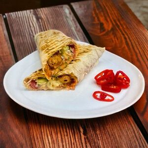 Фирменная шаурма с курицей острая