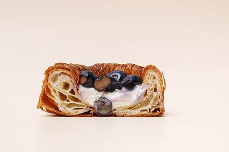 Слойка с голубикой