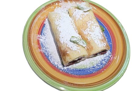 Блинчики с Нутеллой, клубникой и сливочным кремом
