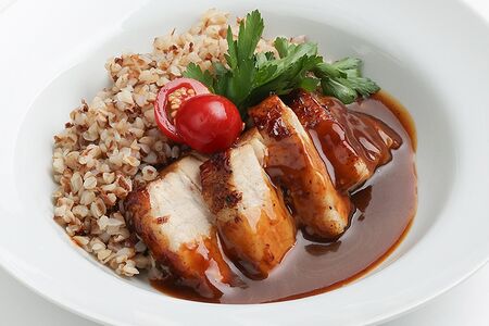 Ланч № 1. Томленая свиная грудинка с гречневой кашей