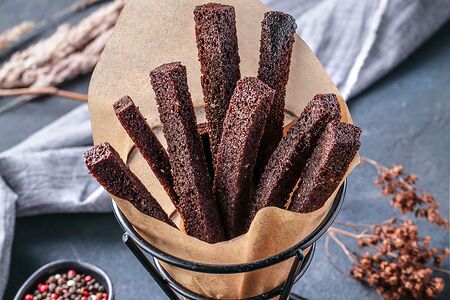 Гренки чесночные бородинские в пряной заправке