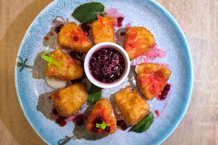 Камамбер жареный