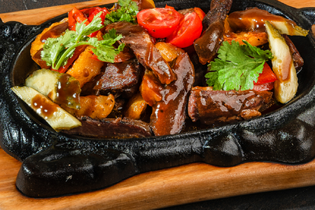 Садж с говядиной и овощами