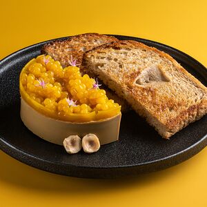 Паштет из куриной печени, желе из морошки, злаковый хлеб