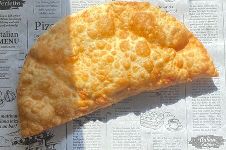 Чебурек с папоротником, картофельным пюре и фаршем по-домашнему 