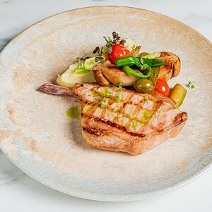 Свиная корейка с боровиками