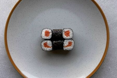 Ролл с лососем