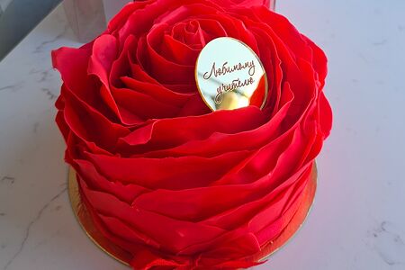 Бенто-торт Роза на день рождения и маме с начинкой красный бархат 