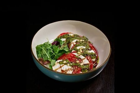 Капрезе с томатами