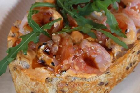 Брускетта с креветкой