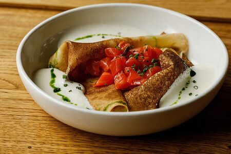 Блинчики с лососем и муссом пармезан