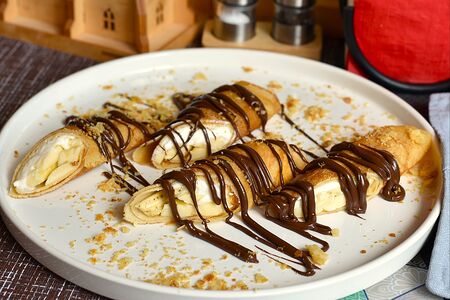 Блины с нутеллой, бананом и творожным кремом