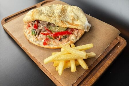 Донер в пите с говядиной 