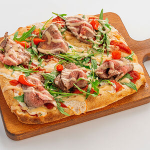 Пицца с ростбифом