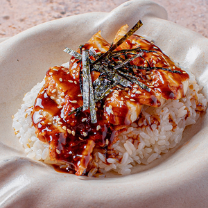 Угорь на подушке из риса