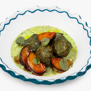 Долма из утки с соусом чатни