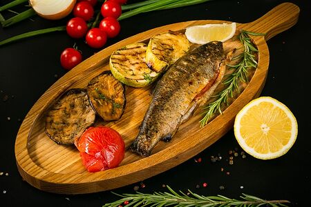 Форель радужная с овощами