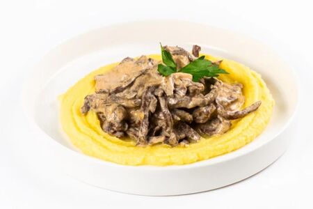 Бефстроганов из печени с картофельным пюре