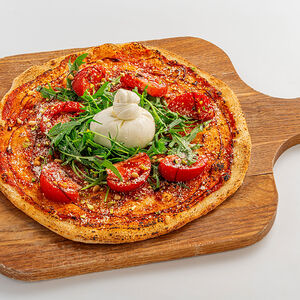 Пицца с бурратой и томатами