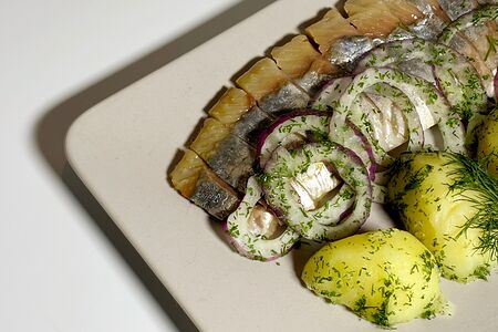 Филе седьди с картофелем и луком