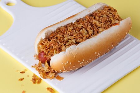 Датский хот-дог с луком