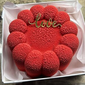 Муссовый бенто-торт красный Love 