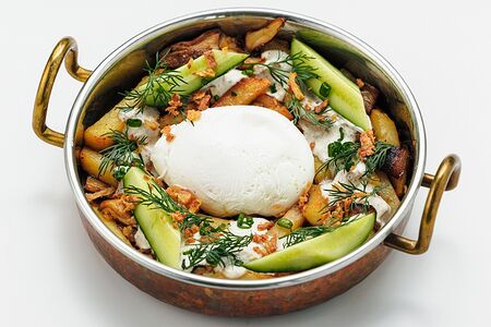 Картофель жаренный с белыми грибами, яйцом пашот