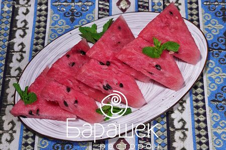 Арбуз нарезанный
