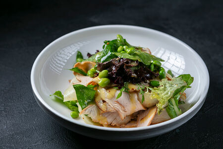 Пастрами из филе индейки с дыней и бобами эдамаме