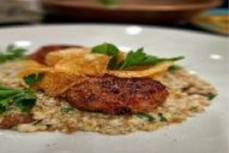 Биточки из говядины со сливочно-грибной полбой