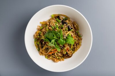 Я Жареный рис с овощами