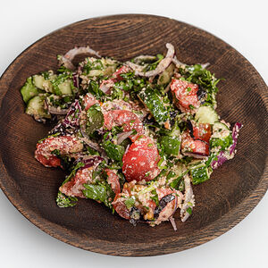 Овощной салат по-грузински с орехами