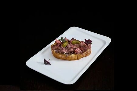 Брускетта с ростбифом