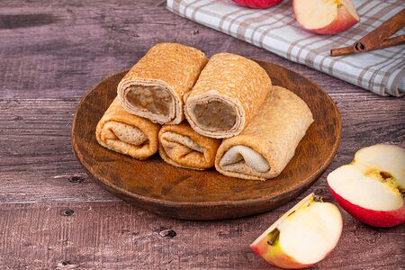 Блинчики с яблоком и корицей 4 шт.